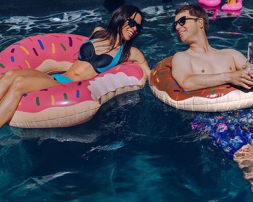 summer-couple-love-fun