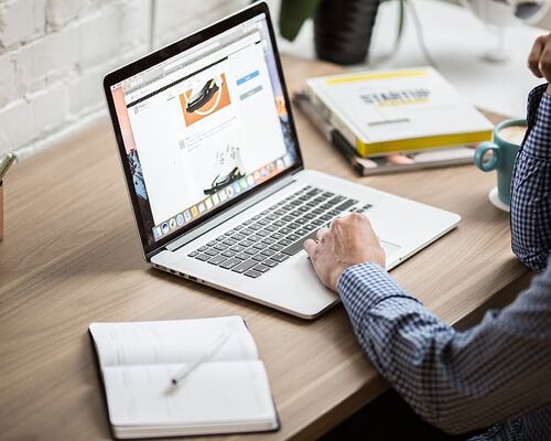 coffee-men-business-laptop