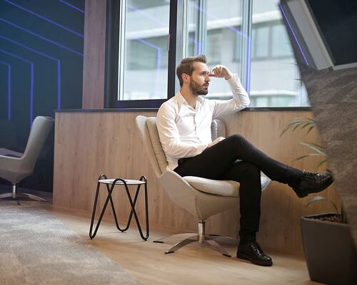 30-35-years-old-interior-lounge-chair-office