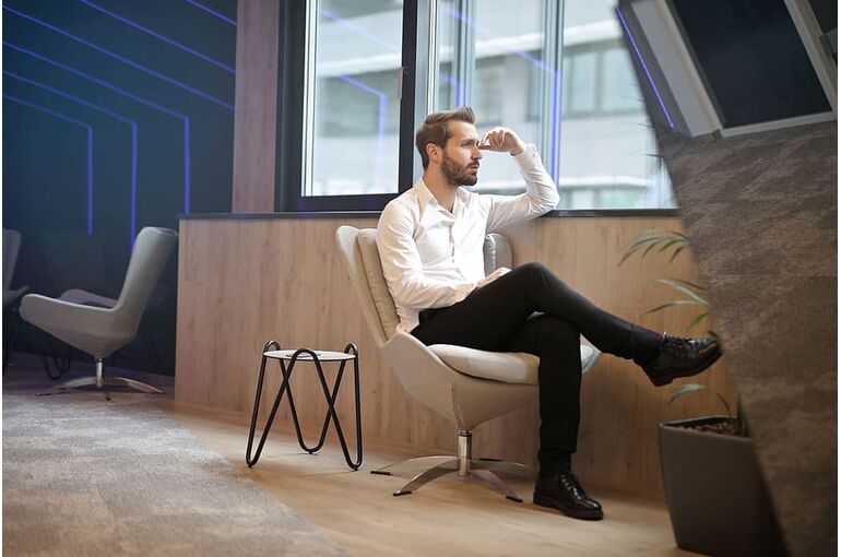 30-35-years-old-interior-lounge-chair-office