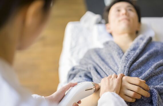 ふとした瞬間に気になるお腹のムダ毛を丁寧に処理します | 岡崎市でメンズ脱毛ならメンズエステstrada